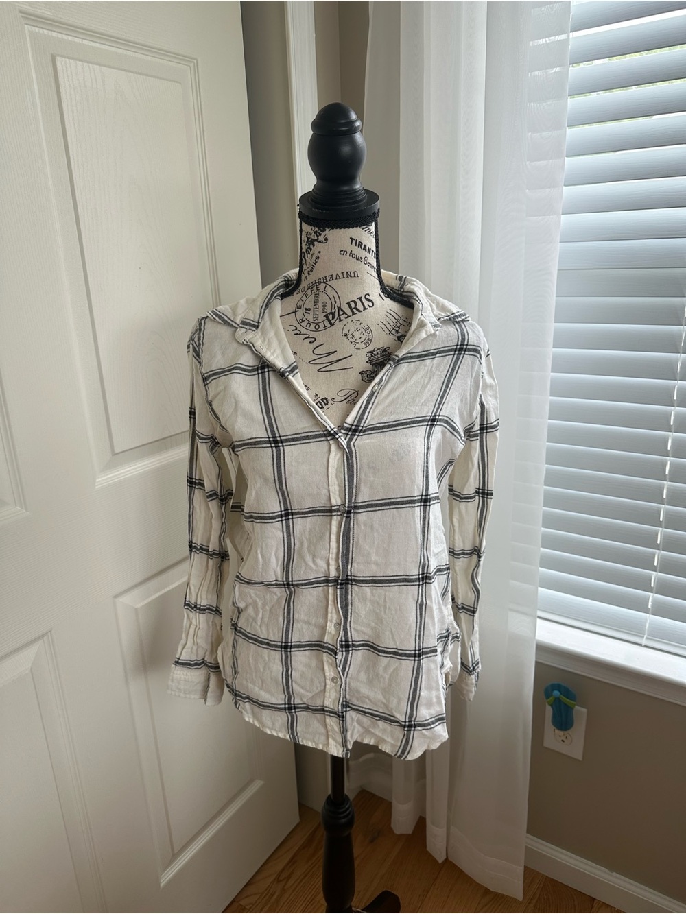 H&M Cream & Black Flannel Button-Up Shirt